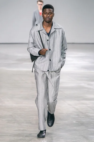 Look 19